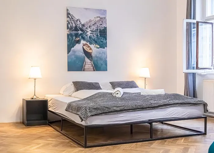 Apartment Comfortable 2br , Steps From Stadthalle