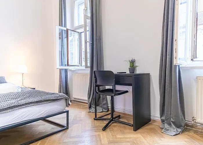 Apartment Comfortable 2br , Steps From Stadthalle Vienna