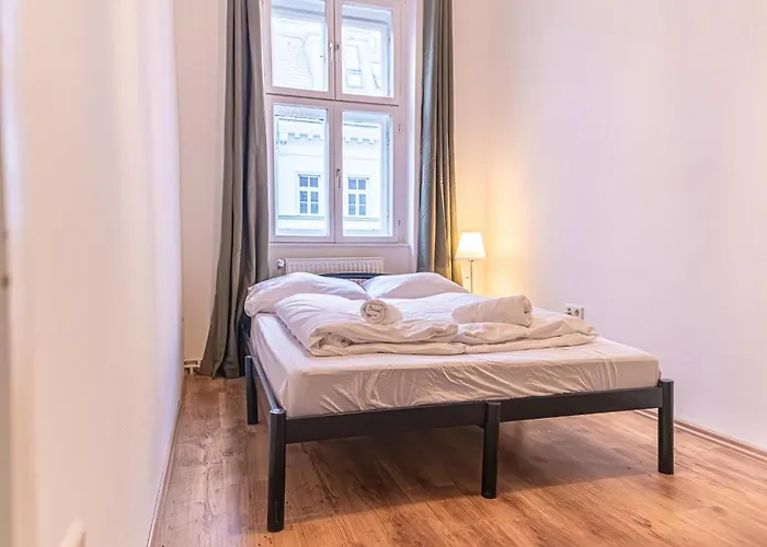 Apartment Comfortable 2br , Steps From Stadthalle *
