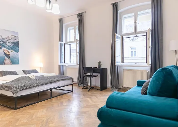 Comfortable 2br , Steps From Stadthalle Vienna