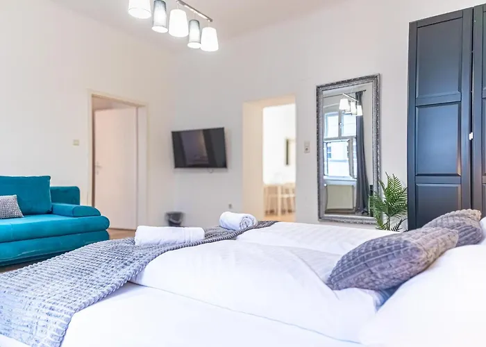 Apartment Comfortable 2br , Steps From Stadthalle *