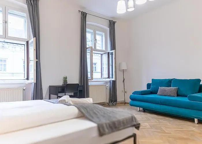 Comfortable 2br , Steps From Stadthalle Vienna