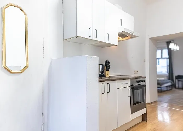 Comfortable 2br , Steps From Stadthalle Apartment Vienna